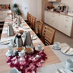 Gaestehaus Am Hochsimmer Bed & Breakfast Ettringen (Rhineland-Palatinate)