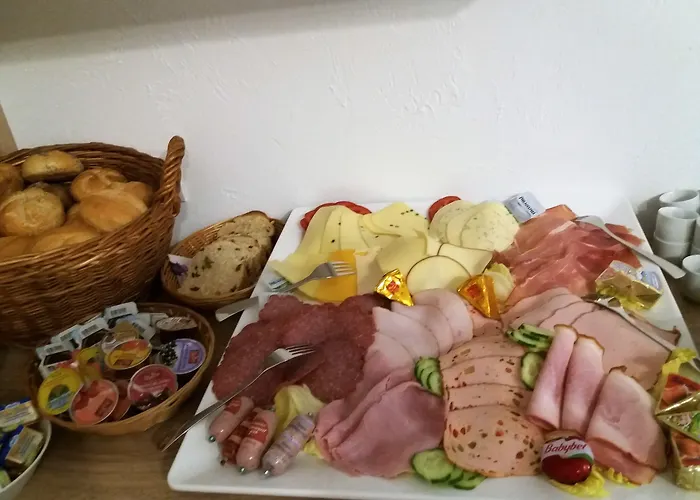 לינה וארוחת בוקר Gaestehaus Am Hochsimmer 3*