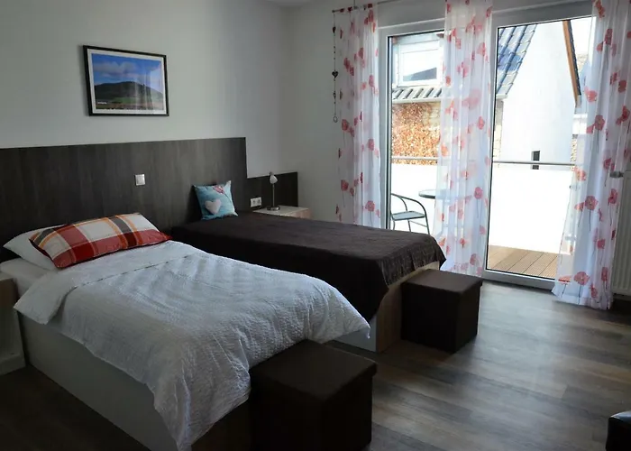 Nocleg ze śniadaniem Gaestehaus Am Hochsimmer Ettringen (Rhineland-Palatinate)