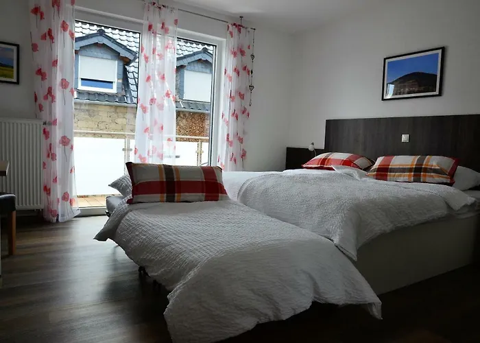 Nocleg ze śniadaniem Gaestehaus Am Hochsimmer Ettringen (Rhineland-Palatinate)